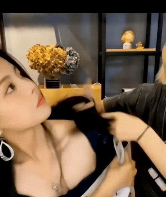 国产美女走光视频,美得让人心跳加速