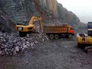 国产大挖机挖土视频,展现中国制造力量