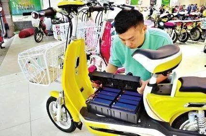 国产电动车电池安装视频,国产电动车电池安装过程详解  第2张