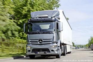 国产奔驰卡车喷漆视频