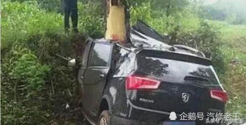 两辆国产车相撞视频,两车激烈碰撞，现场画面触目惊心